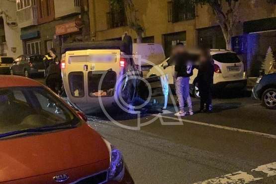 Un vehículo vuelca en La Barranquera (Telde) y su conductor sufre policontusiones/TA.